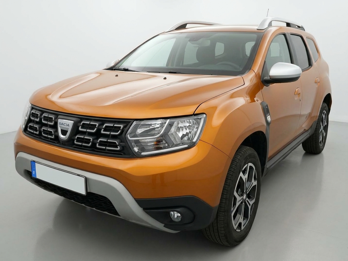 Dacia Duster 1.2 TCe 125 Prestige Orange Atacama — vue avant, fond studio
